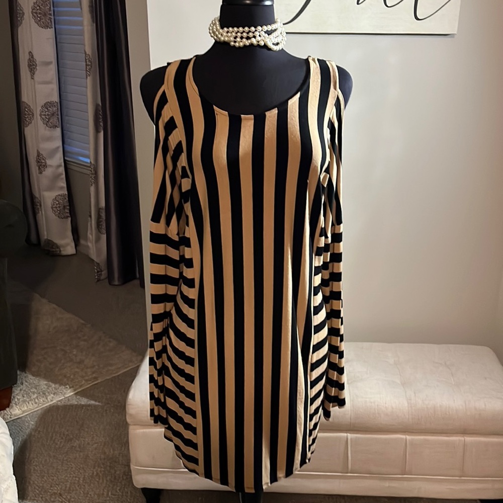 Long sleeve cold shoulder top